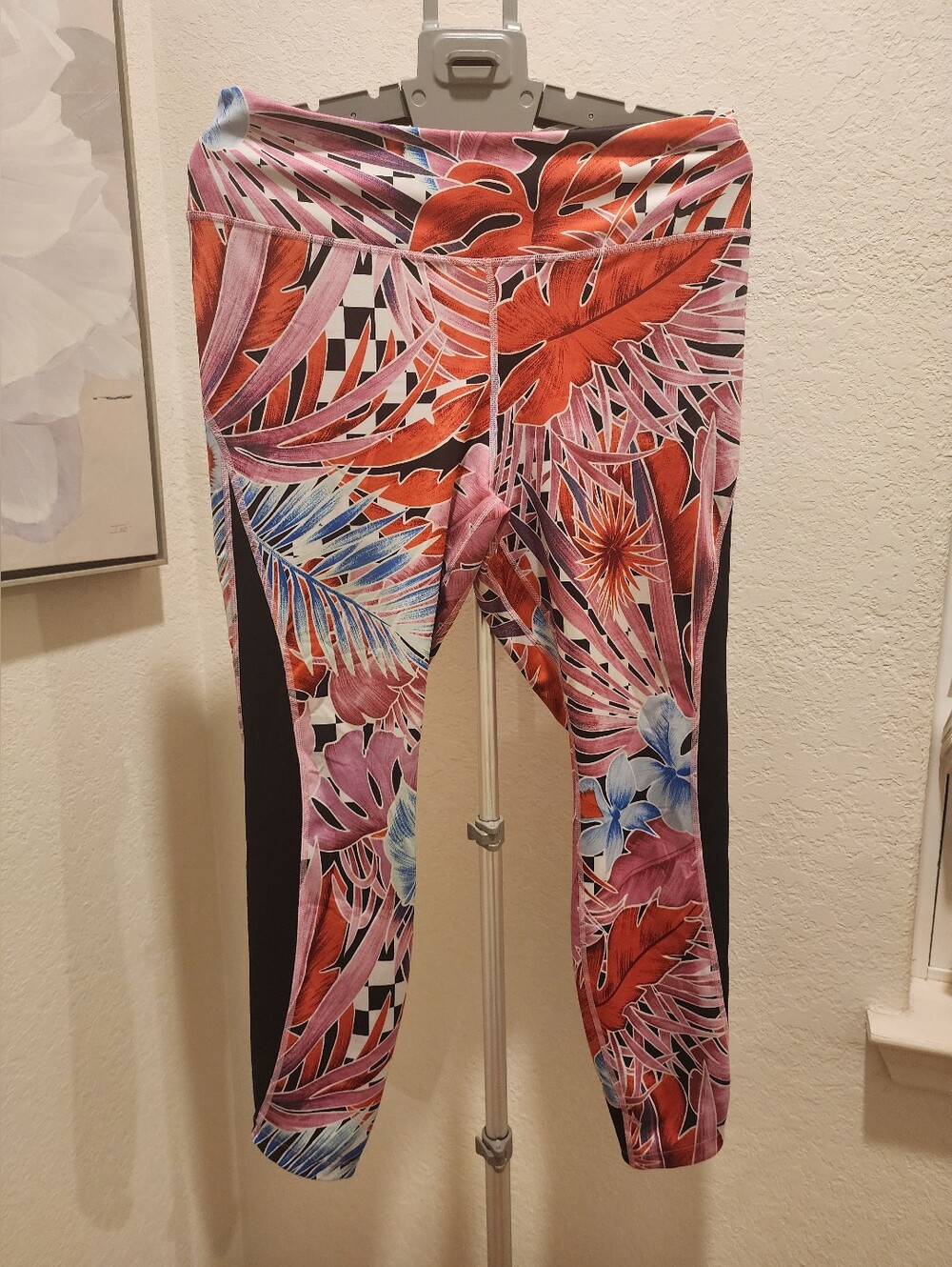Nike Dri-FIT Tropical Leggings in Red, Pink & Blue